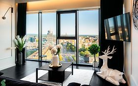 Hanza Black & White 17Th Floor Spa & Pool Parking By Stayly